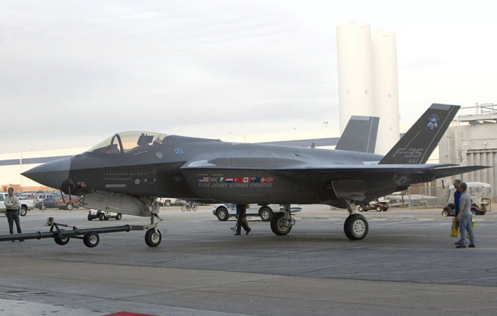F-35 LIGHTNING II (5TH GENERATION JETFIGHTER)