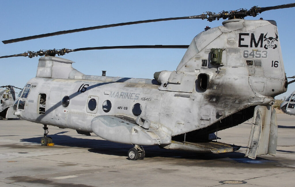 CH-46 SEA KNIGHT (CARGO HELICOPTER)