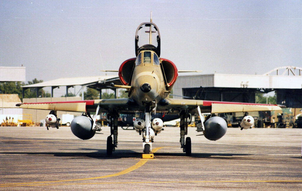 A-4 SKYHAWK (ATTACK/TRAINER AIRCRAFT)