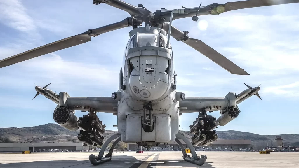 AH-1 COBRA (ATTACK HELICOPTER)